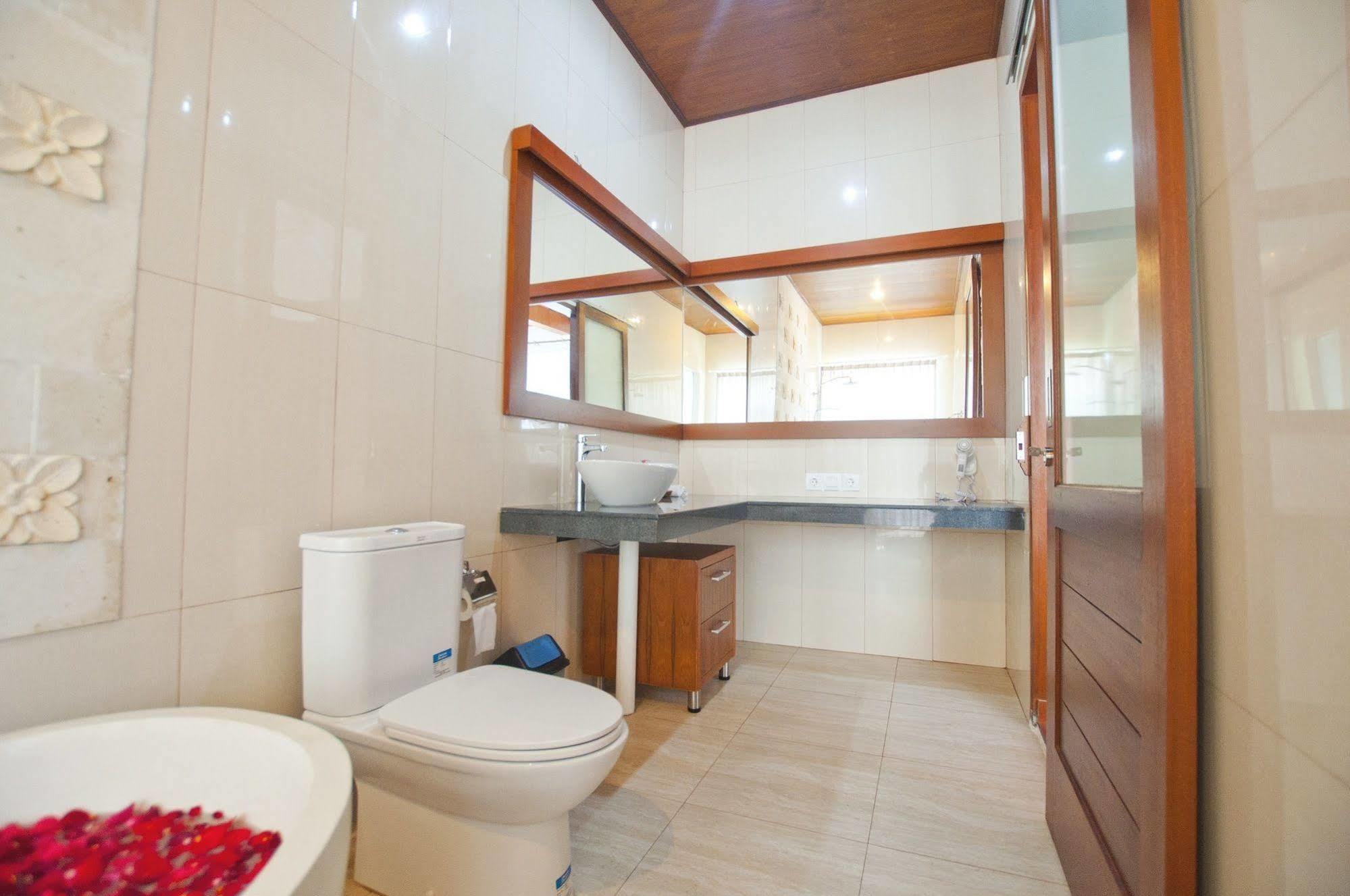 Villa Bougainville Seminyak  Ngoại thất bức ảnh